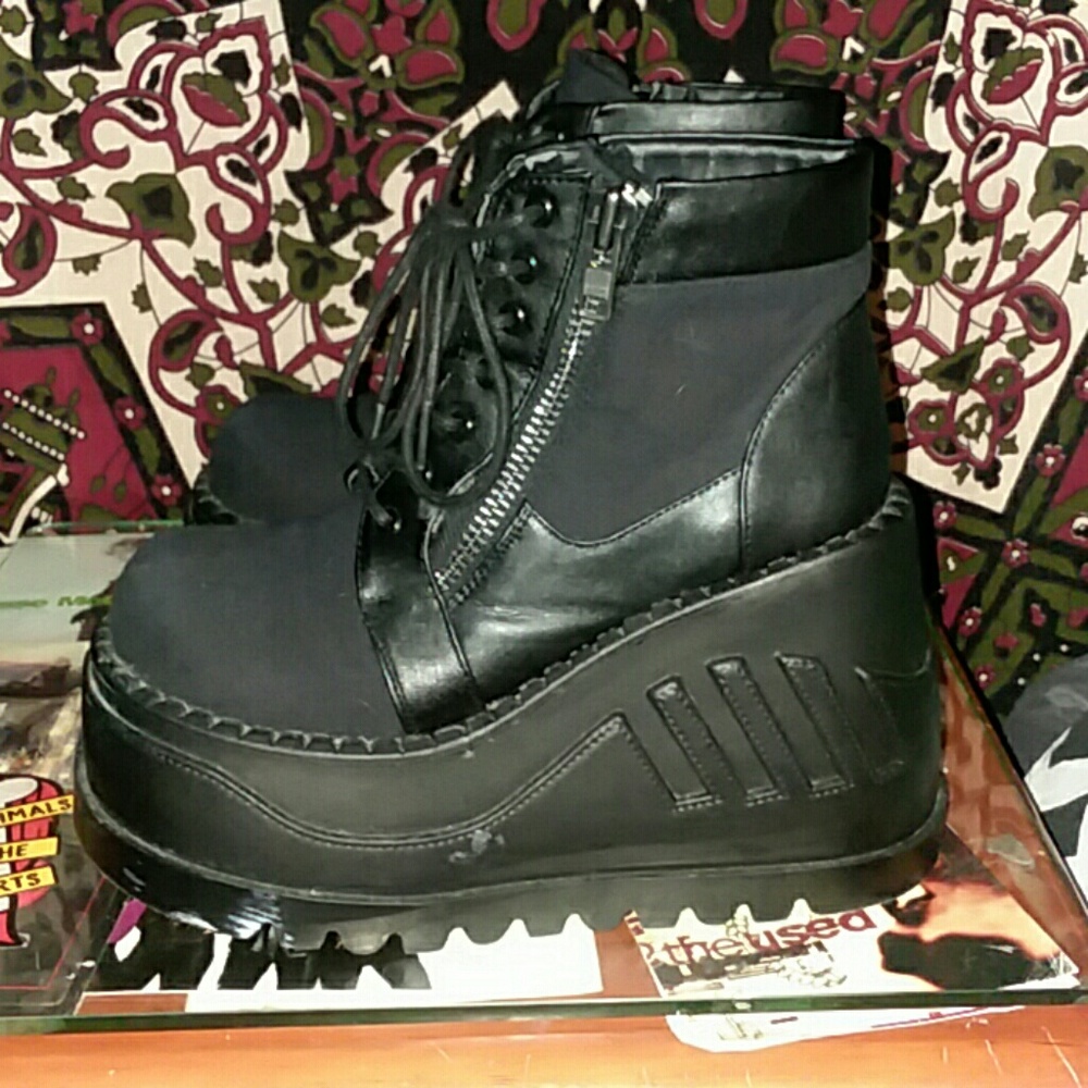 demonia boots